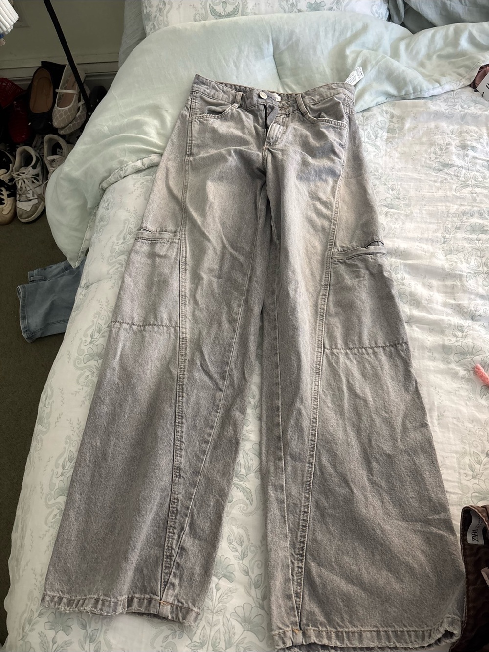 Zara Light Gray Denim Jeans with Branded Button
